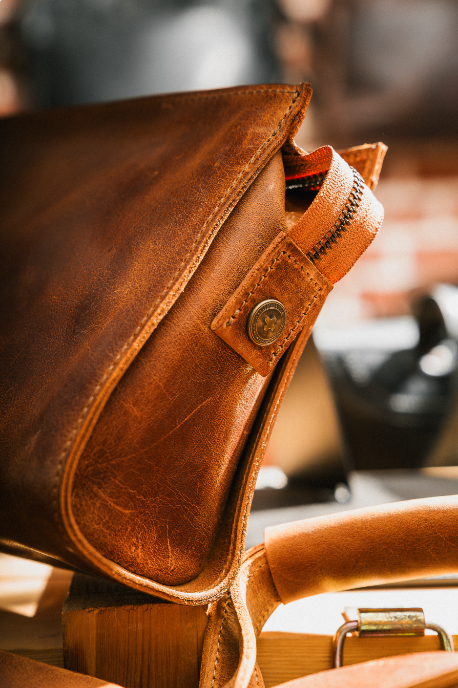 The "Cécilia" handcrafted leather clutch