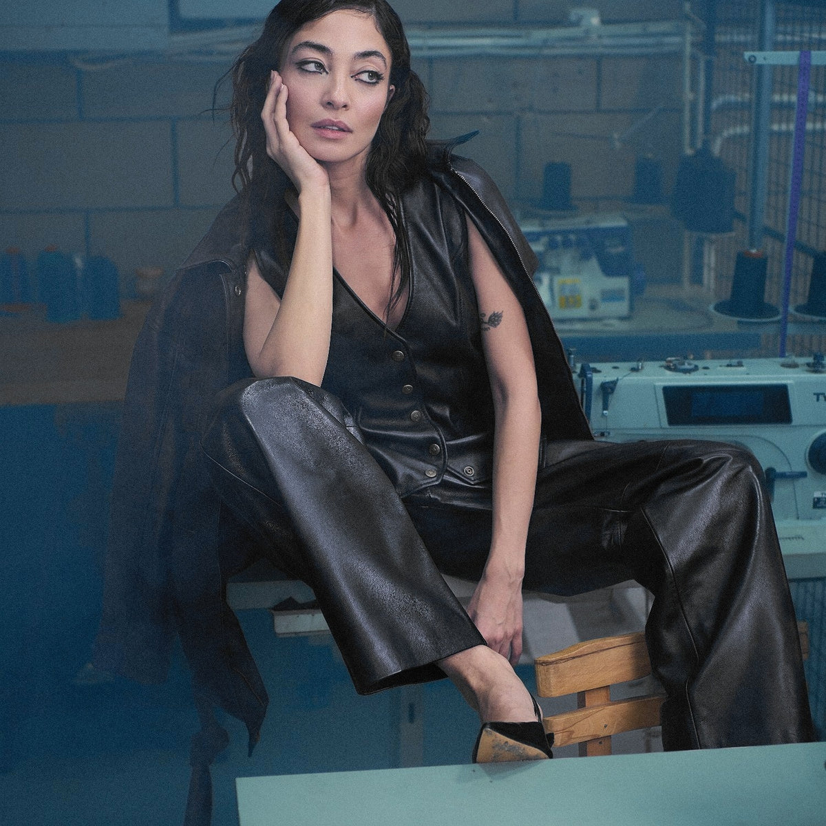 The Muse Balloon Leather Pants in black nappa leather – worn, Joe's Venture factory