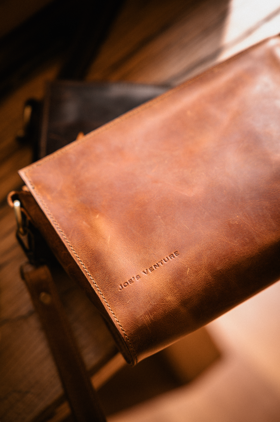 The "Cécilia" handcrafted leather clutch