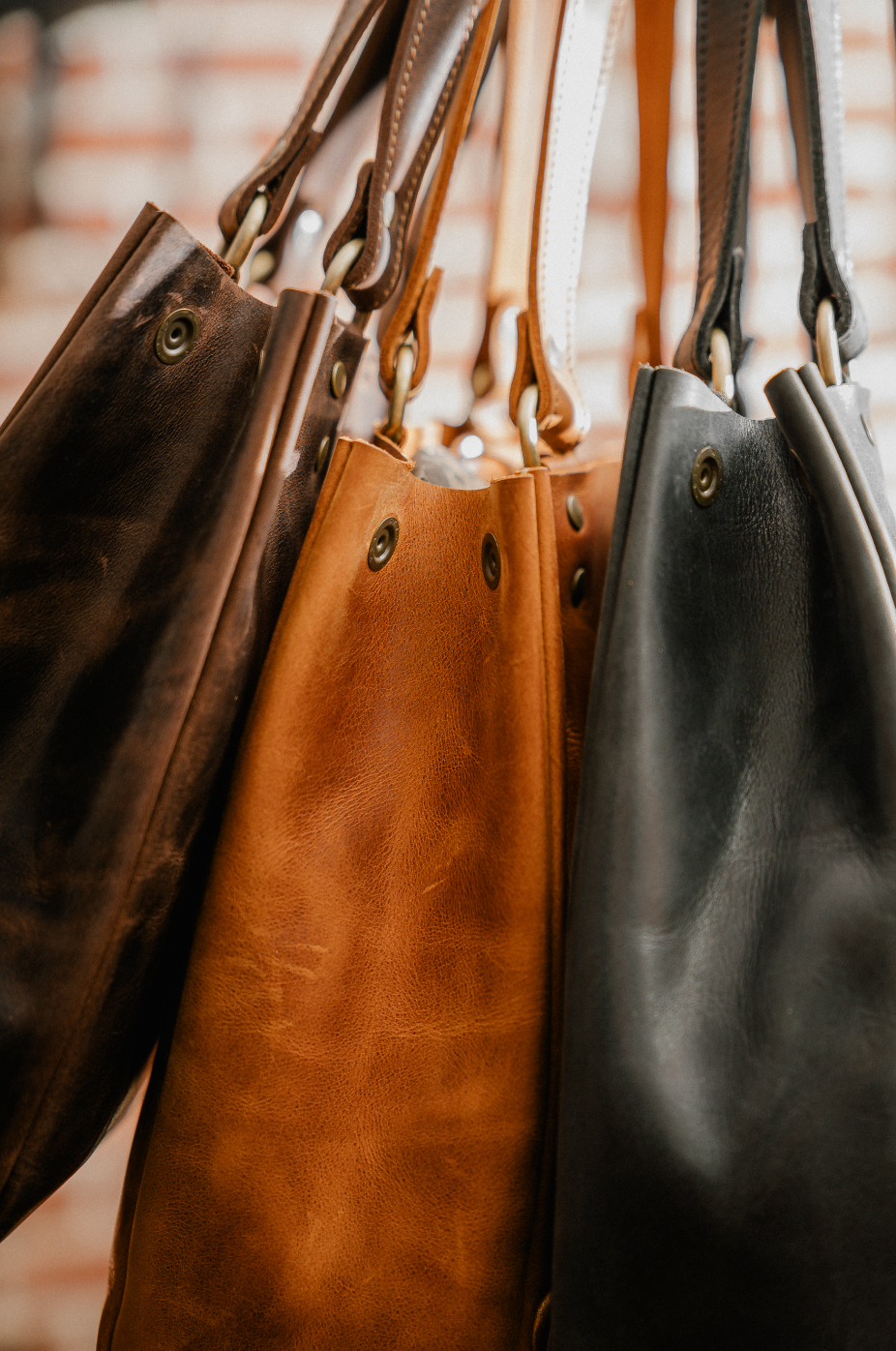 The "Idra" handcrafted leather handbag