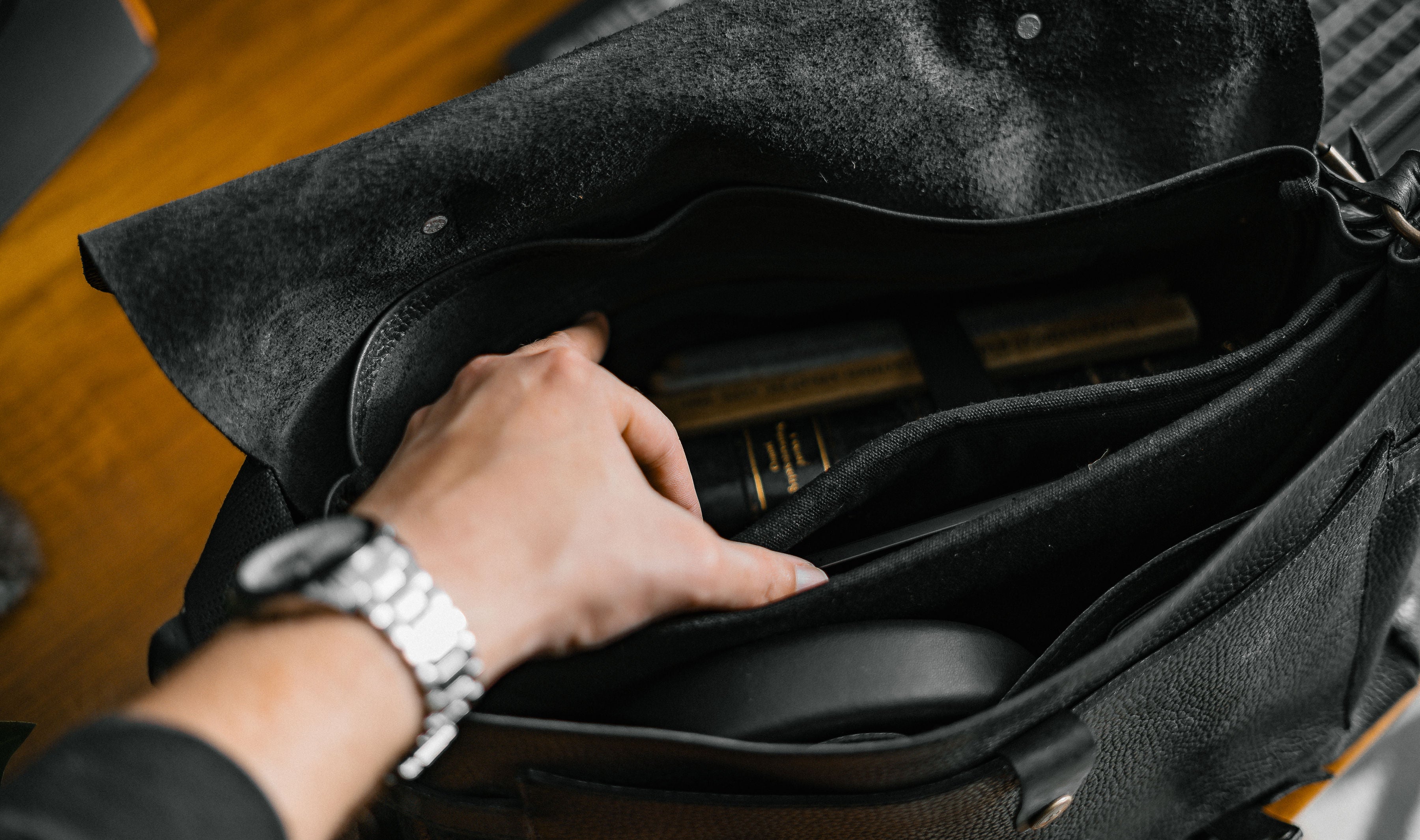 Vintage Pebbled Leather Messenger Laptop Bag